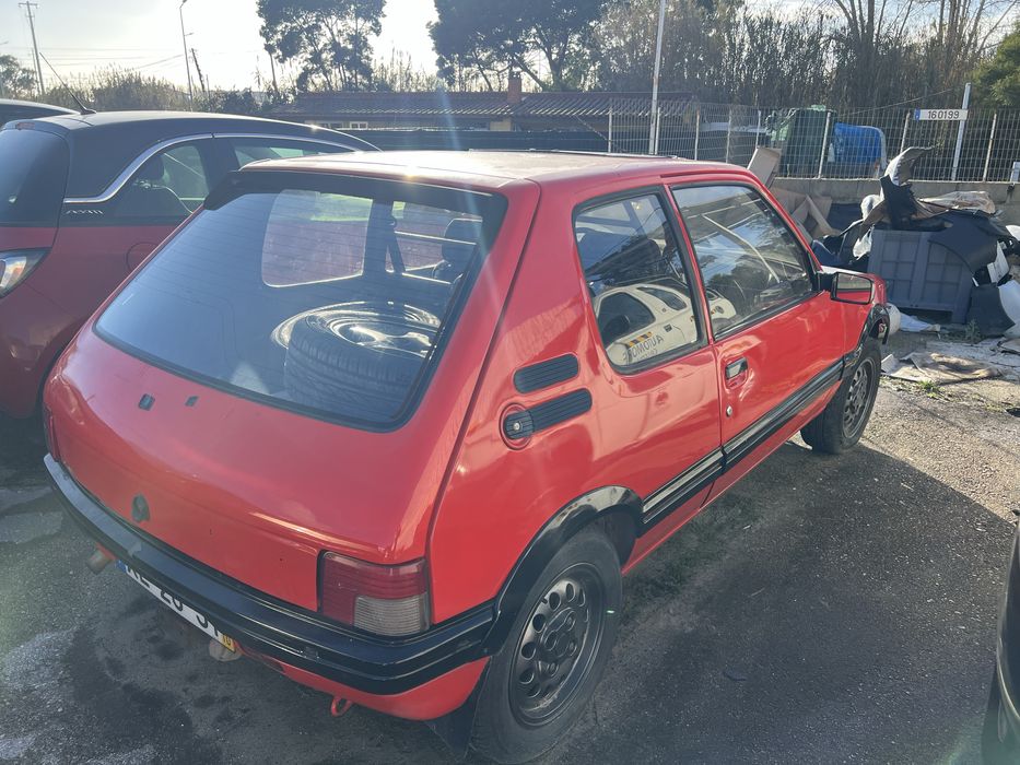 Vendo 205 xad 1.8d e outro igual para pecas mas tambem esta andar