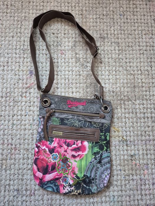 nieduża torba na ramię