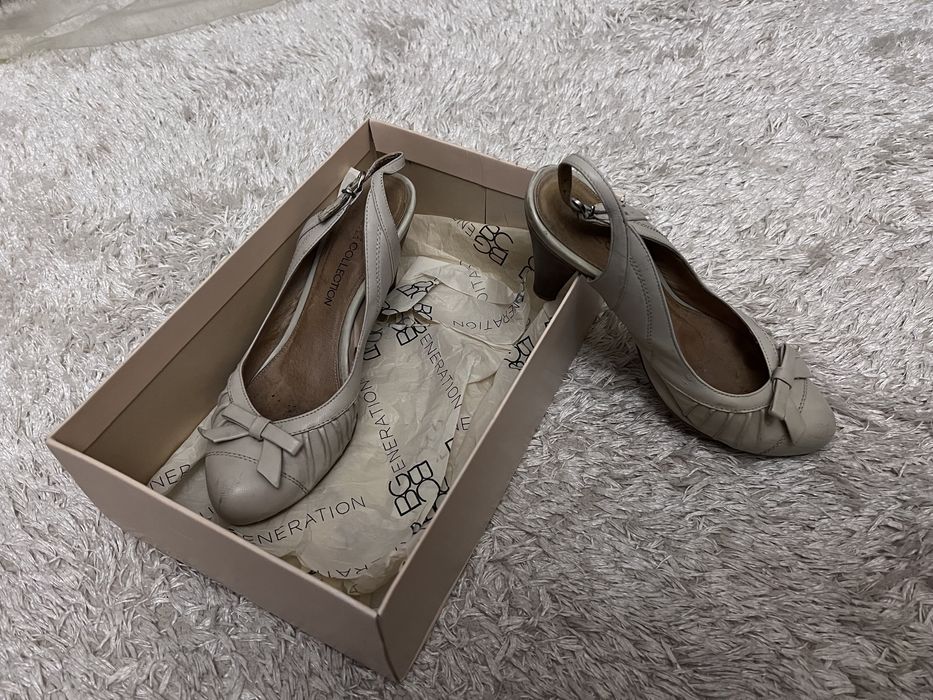 Кожанные удобная колодка 39 босоножки/туфли