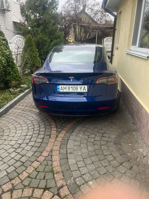 Продам авто Tesla model 3