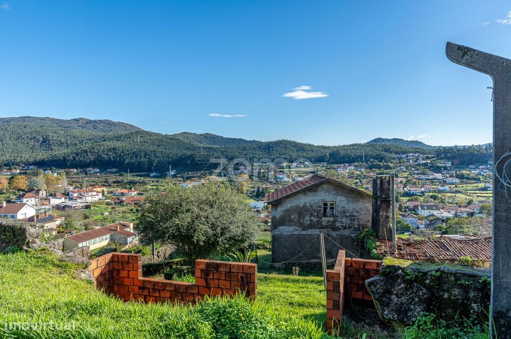 Moradia para restaurar em Perre