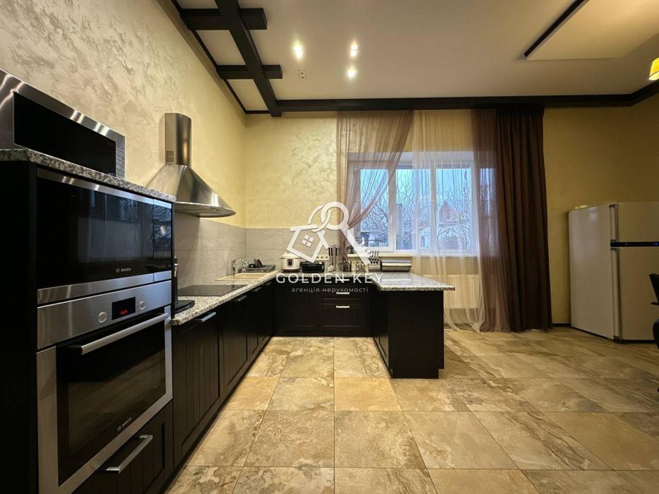 Продаж будинку по вул. В.Бизова ( Якіра )