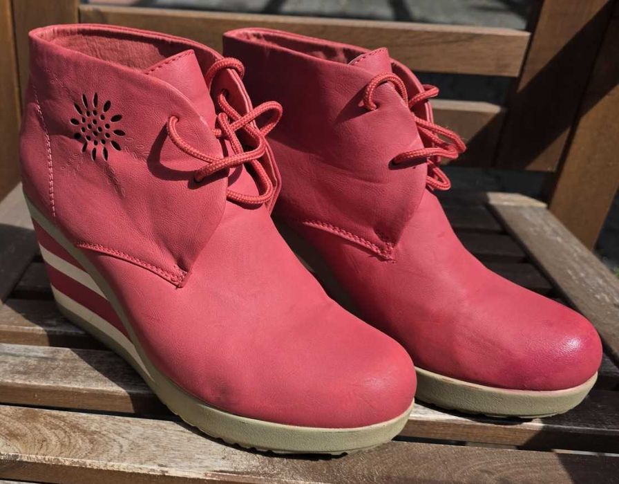 Buty na koturnie rozm. 39