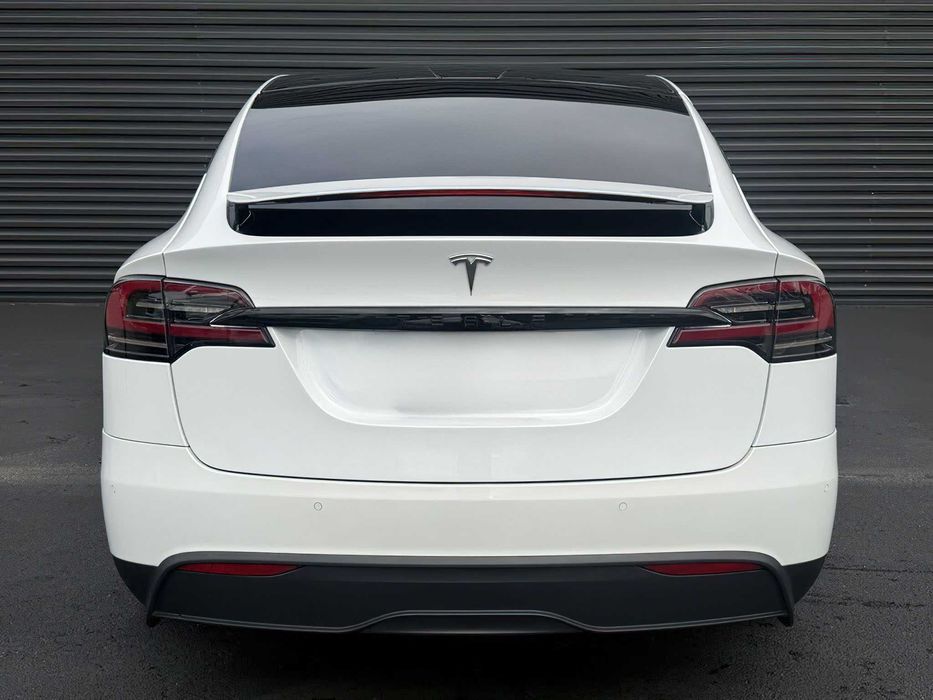 Tesla Model X      2022