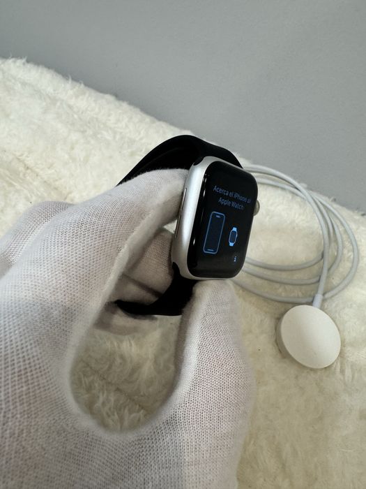 Apple watch 4 40mm Silver акумулятор 100%