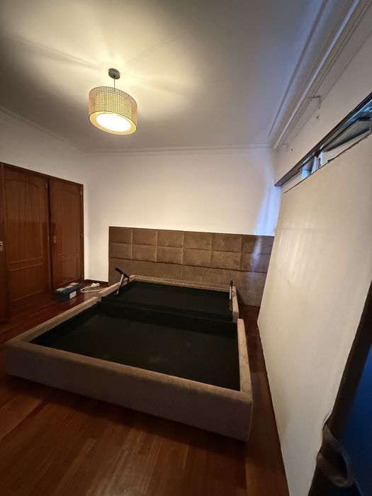 Cama de Casal com Arrumação Hidráulica + Colchão Emma Diamond Hybrid | Excelente Estado | Santarém