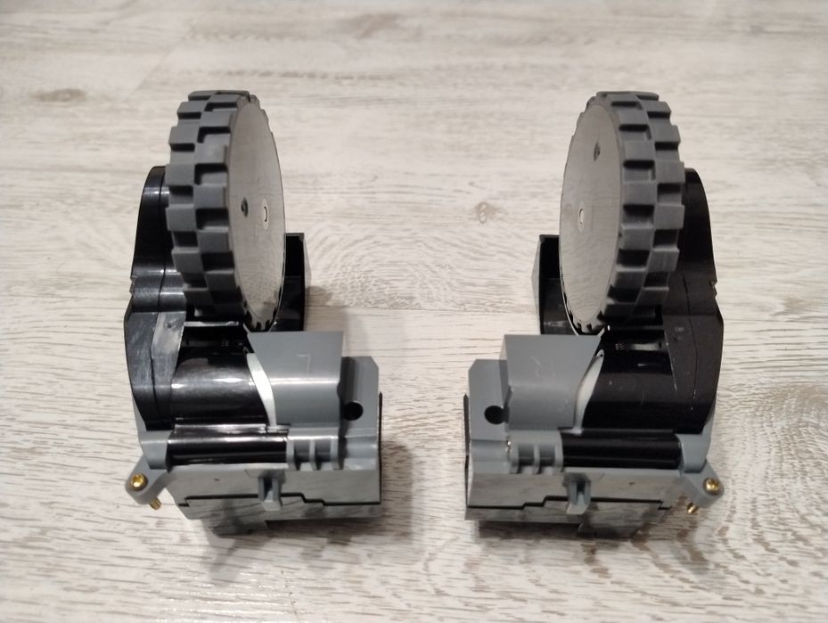 Zestaw Kół Lewe ,L' + Prawe ,R'  Irobot Roomba i3 i5 i7 i8 j5 j7 e5 e6