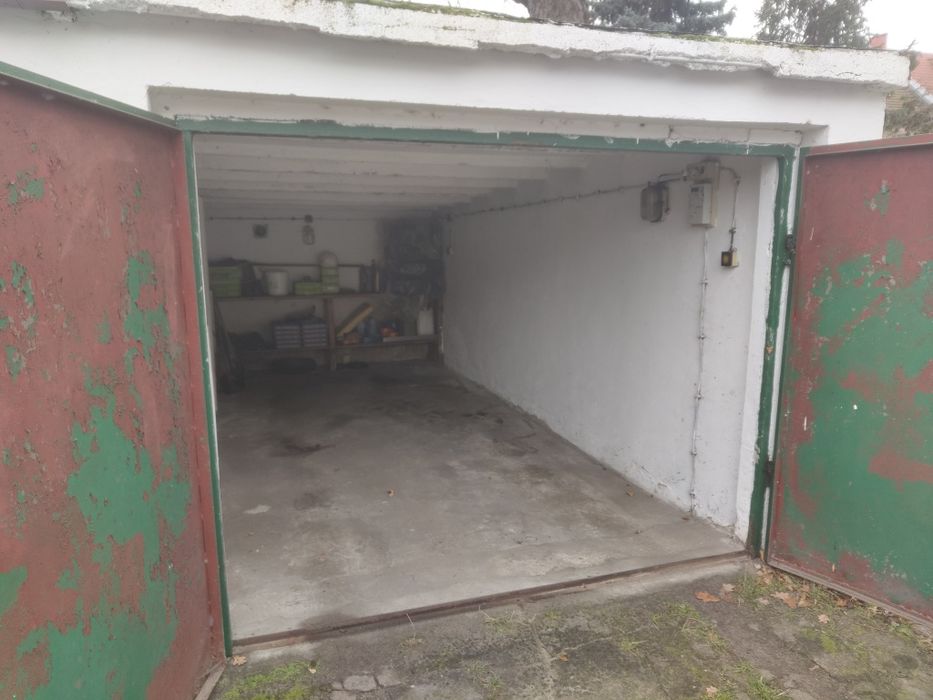 Garaż , ul. 8 maja. Nowa Sól