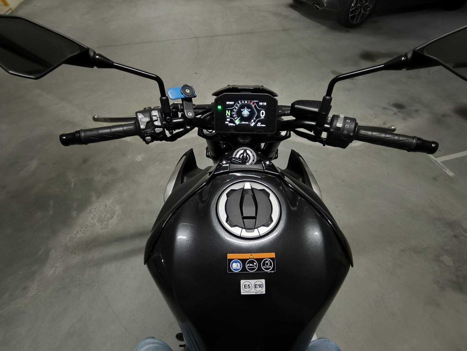 Kawasaki Z900 modelo 2025