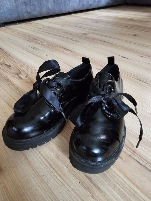 Buciki lakierowane firmy Reserved  rozm 31