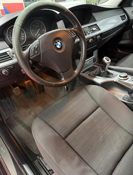 Impecável BMW 520d