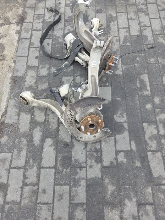 Zwrotnica piasta wahacze Jaguar F-Pace 2.0D