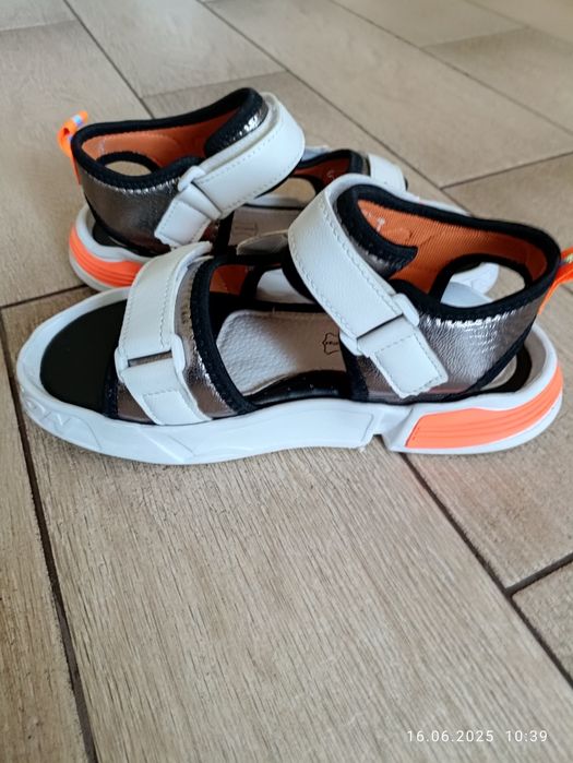 Сандалі на дівчинку 35р