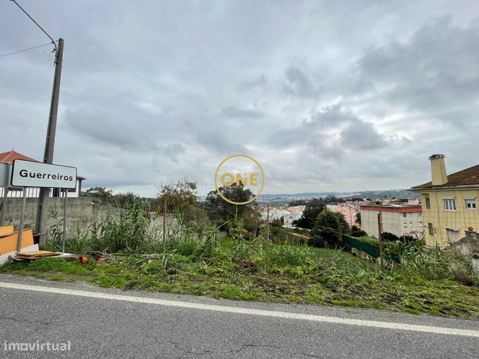 Terreno Urbano de 400m2 para Construção em Guerreiros, Loures
