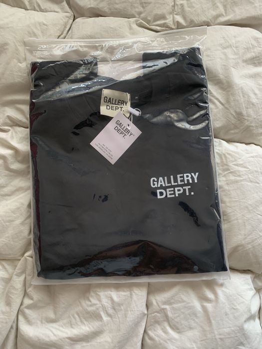 T-shirt gallery dept