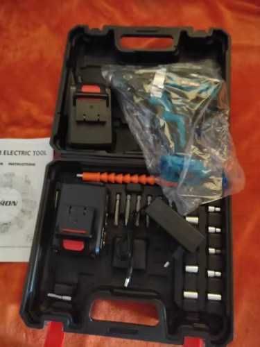 Parafusadora 18v nova na caixa, como as fotos mostram.