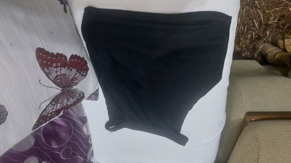 Roupa usada em bom estado