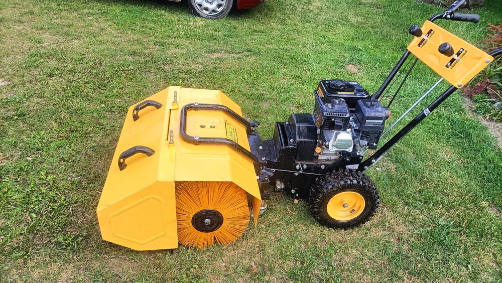 Zamiatarka spalinowa