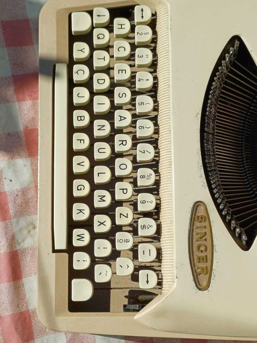 Maquina de escrever Singer Modelo T-3