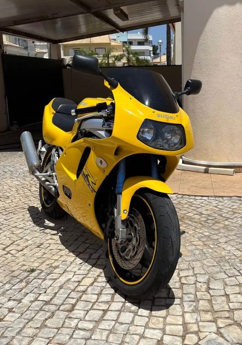 Vende-se Suzuki GSXR 750