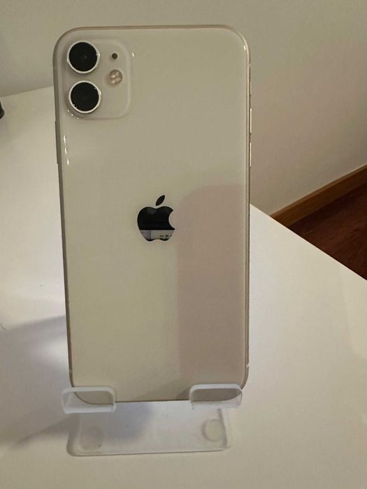 iPhone 11 128GB, em ótimo estado e pronto a usar