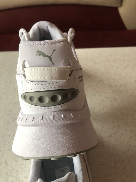 Продам  красовки  2000