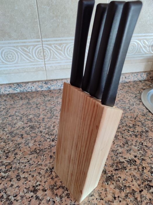 Faqueiro IKEa de 4 facas com suporte