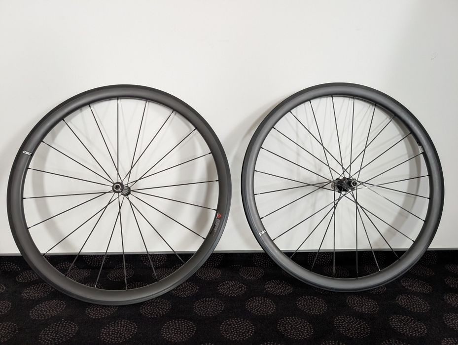 Karbonowe koła 28" CSC pod hamulce szczękowe 38/25/18 na jak nowe super waga 28"