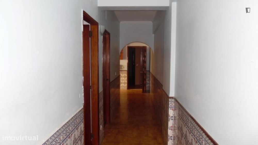 Quarto - localizado em Amadora Lisbon