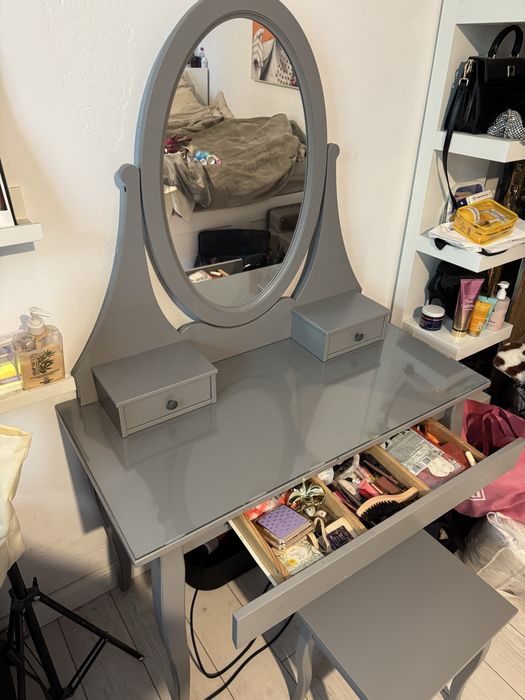Toaletka ikea z lustrem i szufladami