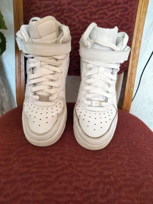 Жіночі кросівки Nike Air Force 1 Mid  36 (23 см)