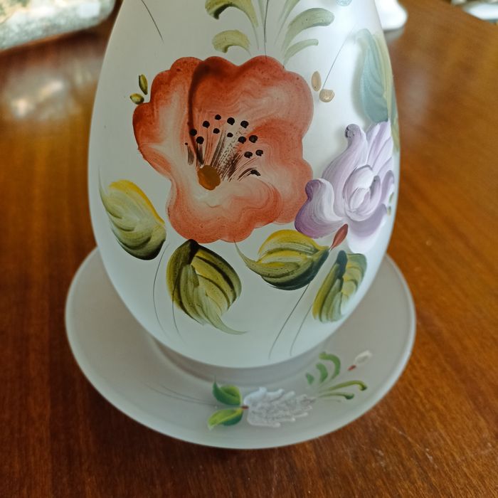 Garrafa de mesa cabeceira com copo e prato em vidro fosco motivo flora