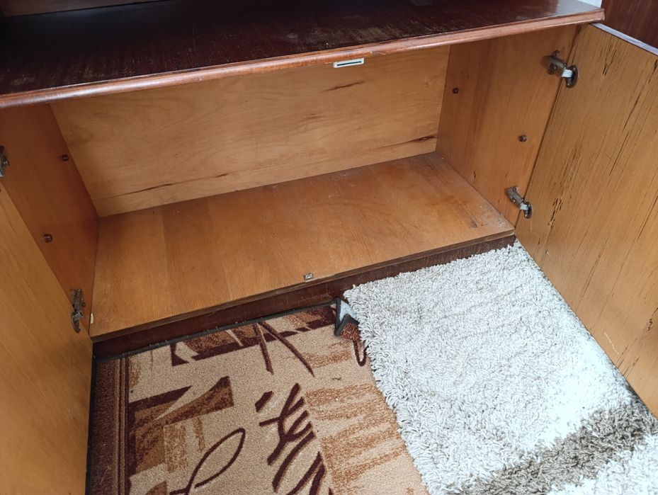 Продам 2 шафи  в вітальню