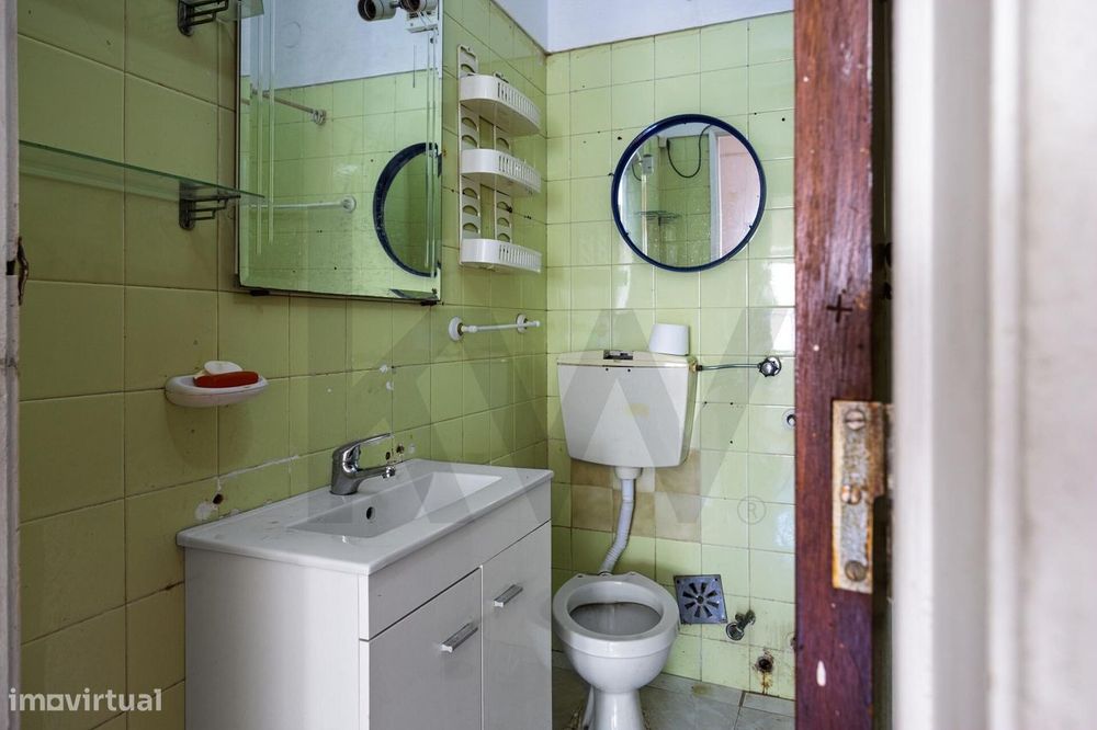 T2 Em Miratejo | Corroios | 1.º Andar | Potencial Para Remodelação Tot