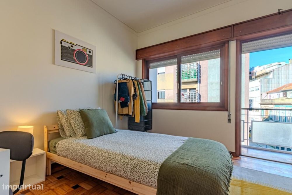 Quarto - localizado em Santo Ildefonso Porto