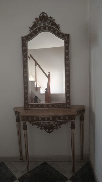 Conjunto Consola / Credência de Entrada com Espelho e Tampo em Mármore