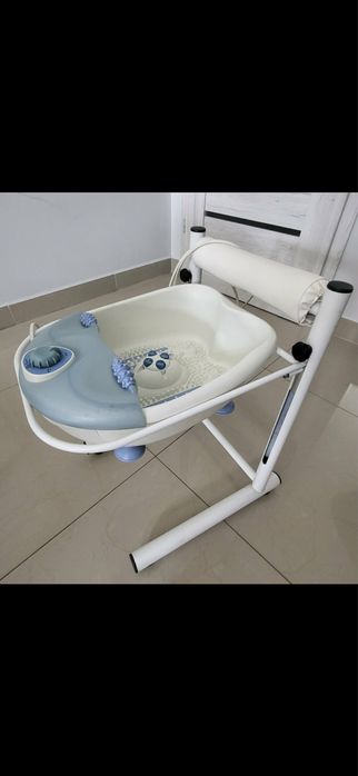 Profesjonalny masażer do stóp z hydromasażem na stabilnym stelażu / podnóżku