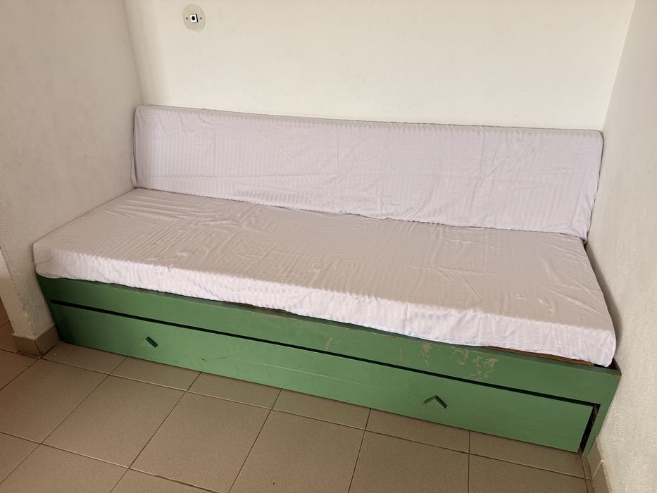 Sofá-Cama / Cama Ninho de Solteiro em Madeira com Gavetão Duplo