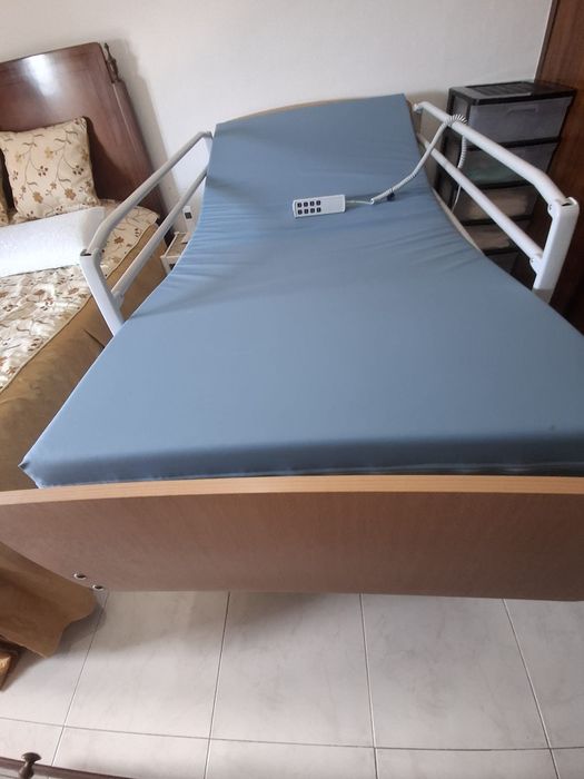 Vende-se cama articulada elétrica