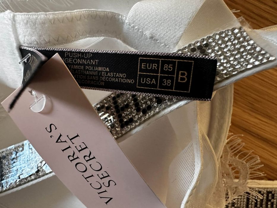 Komplet bielizny Victoria’s Secret 85B stanik + stringi 85B 38B