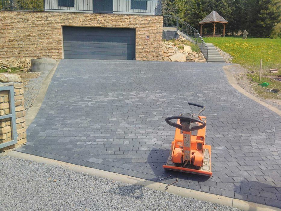 Układanie kostki brukowej