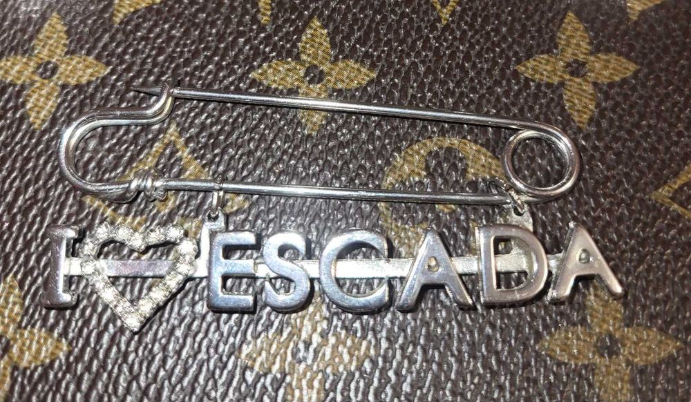Продам супер-брошь Escada