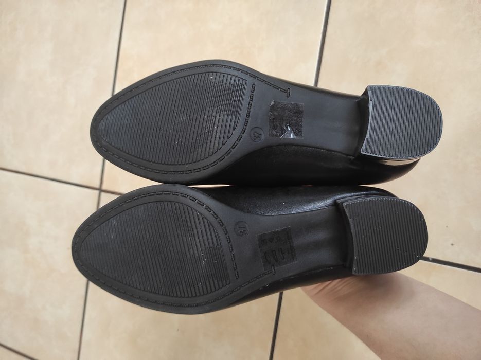 Nowe skórzane czółenka roz. 37