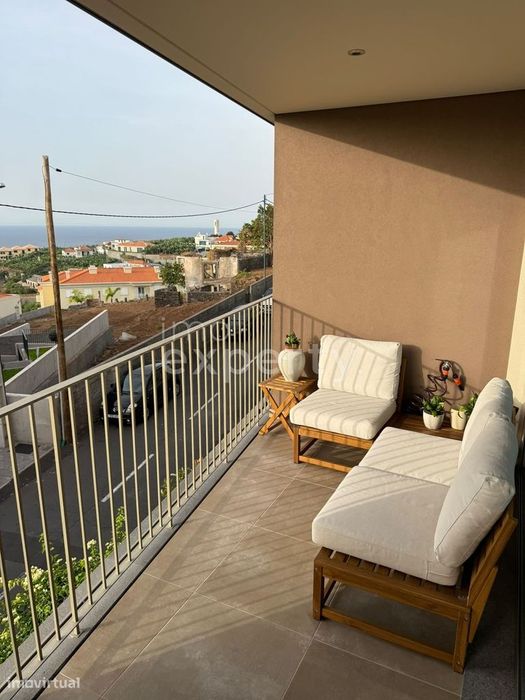 Apartamento T2 | Edifício Lourencinha II | Câmara De Lobos
