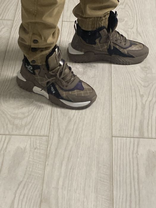 Зимові кросівки ..