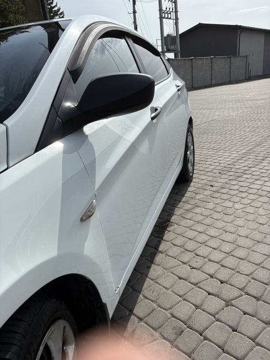 Hyundai accent 2013