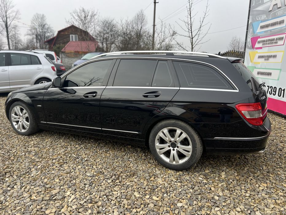 Дуже гарний стан , всі деталі по телефону