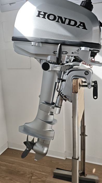 Motor outboard Honda BF6 - Novo