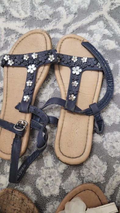 Взуття для дівчинки