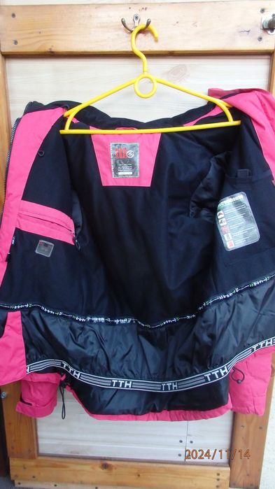 Kurtka damska z kapturem ocieplana marki TTH rozmiar S.